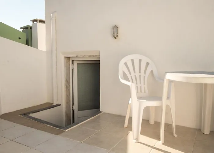 D. Antonia بينيش